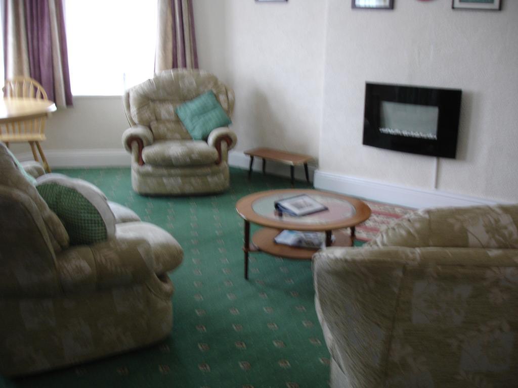 Beachmount Holiday Apartments Rhôs-on-Sea Extérieur photo
